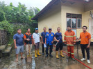 Gotong-Royong di SD Negeri 3 Selat yang terdampak Banjir 